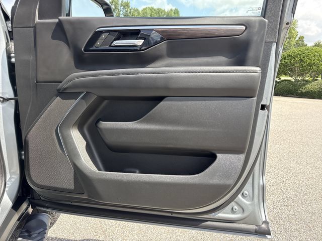 Used 2025 Chevrolet Tahoe Z71 AWD/4WD image 30
