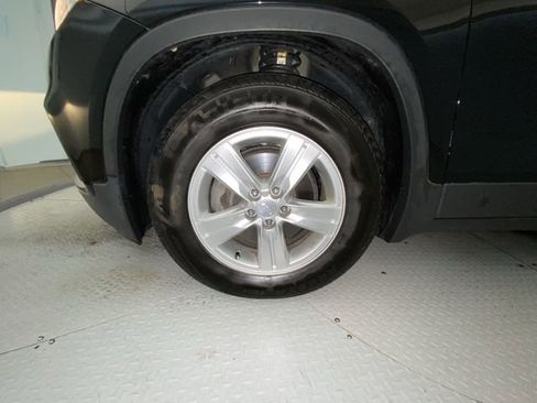 Used 2019 Chevrolet Trax LT w/ LT Convenience Package FWD image 10