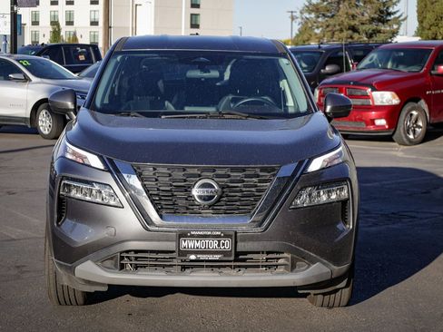 Used 2021 Nissan Rogue SV image 3