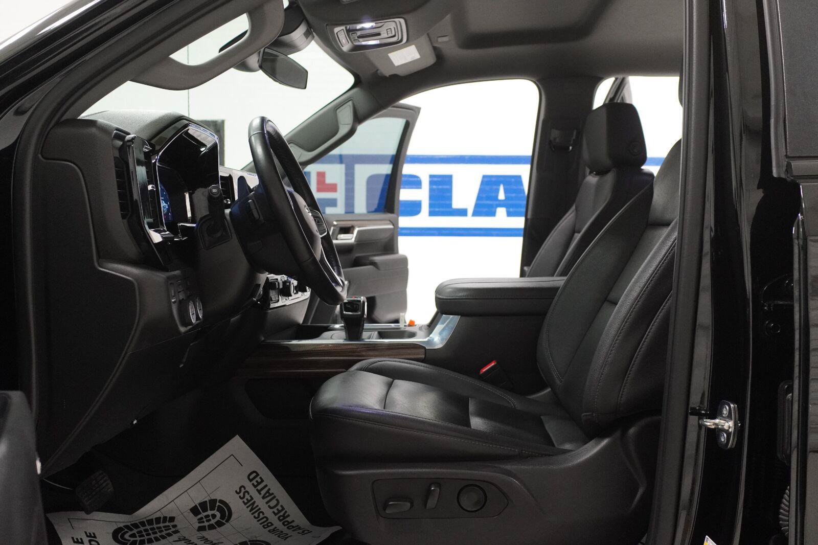 Used 2023 Chevrolet Silverado 1500 RST w/ Redline Edition AWD/4WD image 5