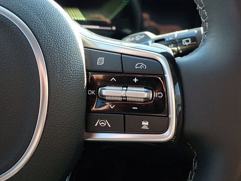 Used 2025 Kia Sorento EX w/ EX Panoramic Sunroof Package image 23