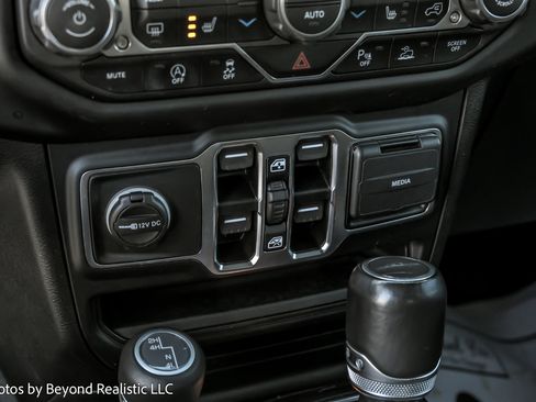 Used 2021 Jeep Gladiator Overland image 34