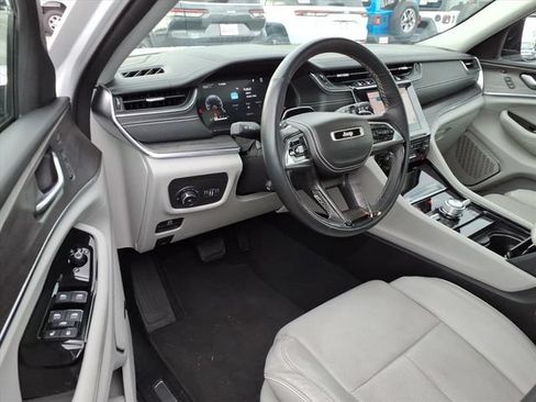 Used 2023 Jeep Grand Cherokee L Overland w/ Advanced Protech Group III AWD/4WD image 19