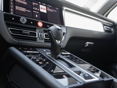 Certified 2026 Porsche Macan AWD/4WD image 27