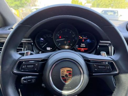 Certified 2024 Porsche Macan AWD/4WD image 33