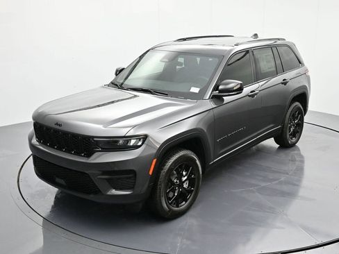 New 2025 Jeep Grand Cherokee Altitude image 29