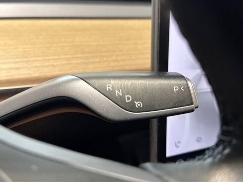 Used 2022 Tesla Model Y Long Range image 24