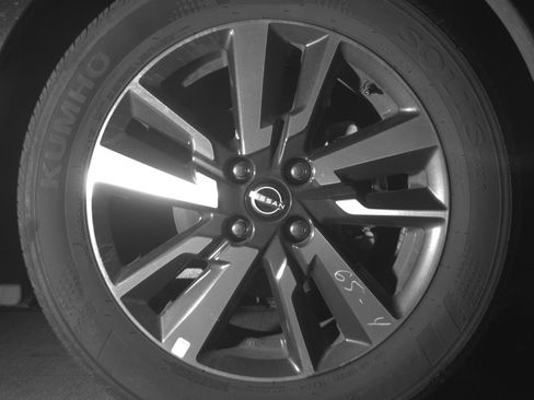Used 2025 Nissan Versa SV FWD image 13