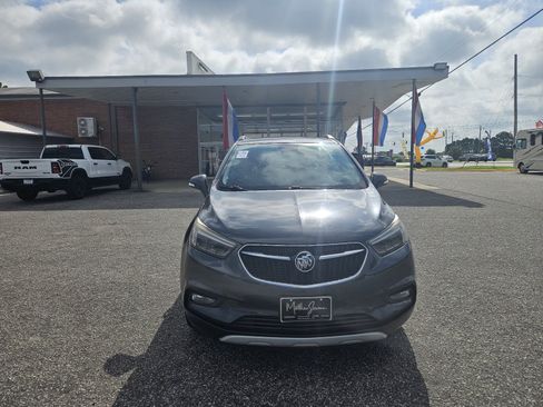 Used 2018 Buick Encore Essence FWD image 2