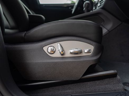 New 2026 Porsche Macan AWD/4WD image 33