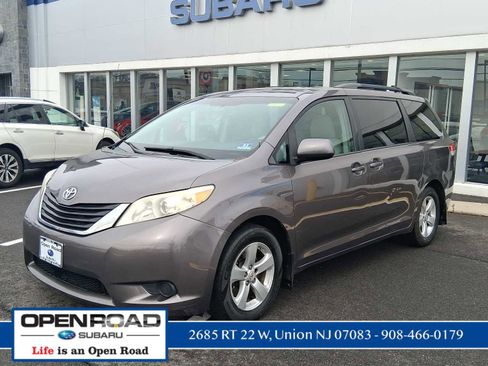 Used 2012 Toyota Sienna LE image 3