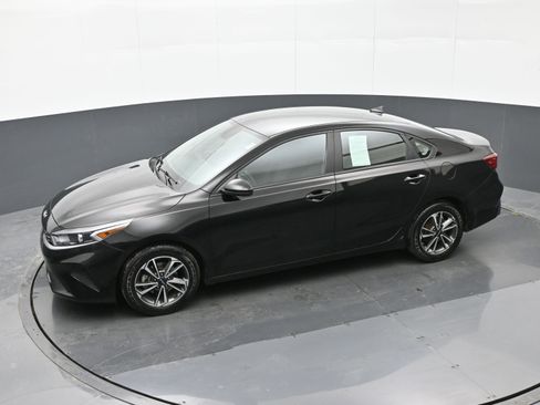 Used 2023 Kia Forte LXS image 32