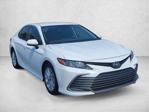 Certified 2022 Toyota Camry LE FWD image 3