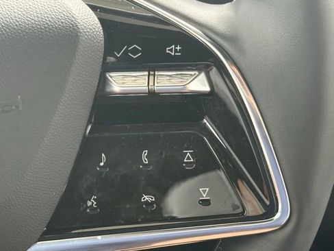 Used 2024 Cadillac Lyriq Luxury AWD/4WD image 31
