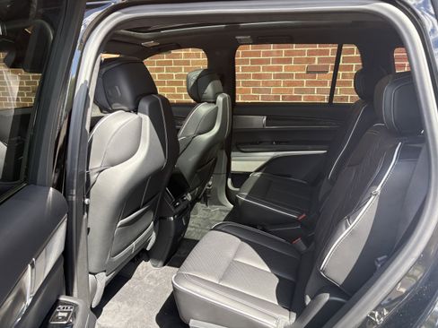 Certified 2026 Cadillac Vistiq Premium Luxury AWD/4WD image 4