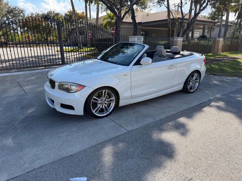 Used 2012 BMW 135i Convertible image 3