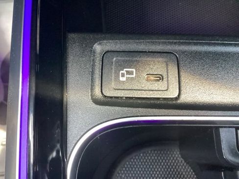 Used 2021 Mercedes-Benz GLB 250 4MATIC image 25