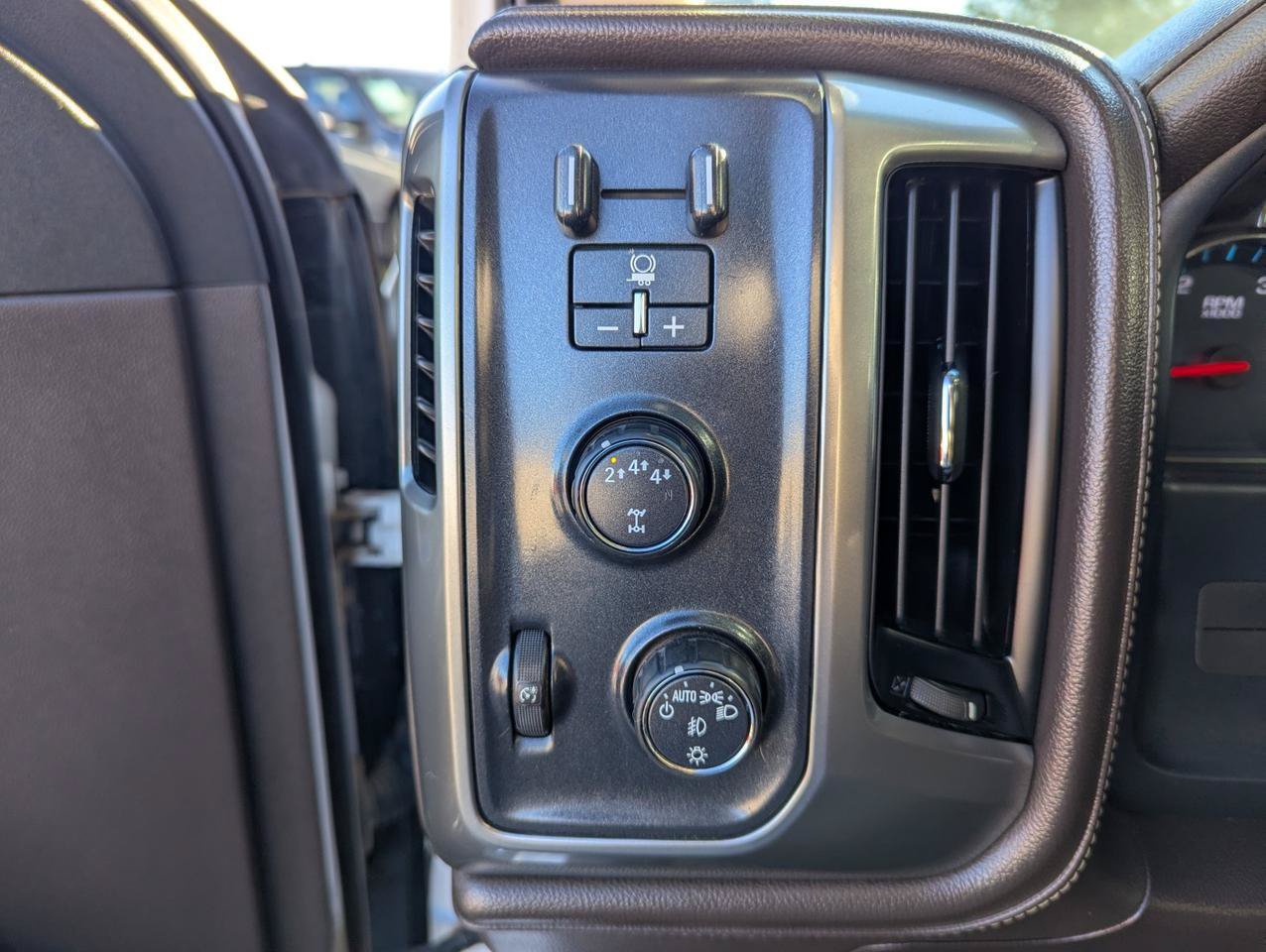 Used 2018 Chevrolet Silverado 3500 LTZ w/ Duramax Plus Package AWD/4WD image 17