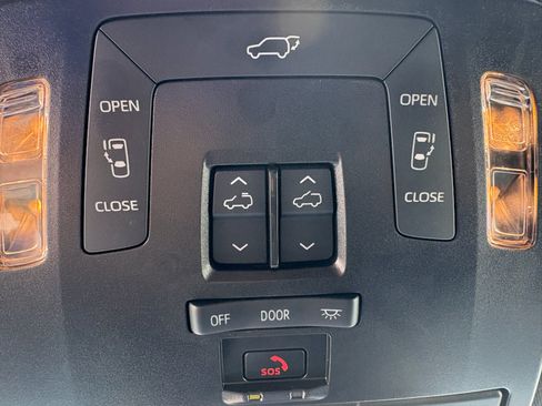 Used 2025 Toyota Sienna XLE Woodland Edition AWD/4WD image 26