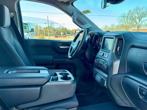 Used 2023 Chevrolet Silverado 1500 Custom AWD/4WD image 9