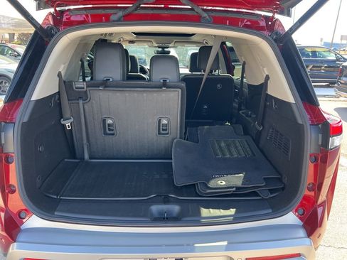 Certified 2024 Nissan Pathfinder Platinum image 11