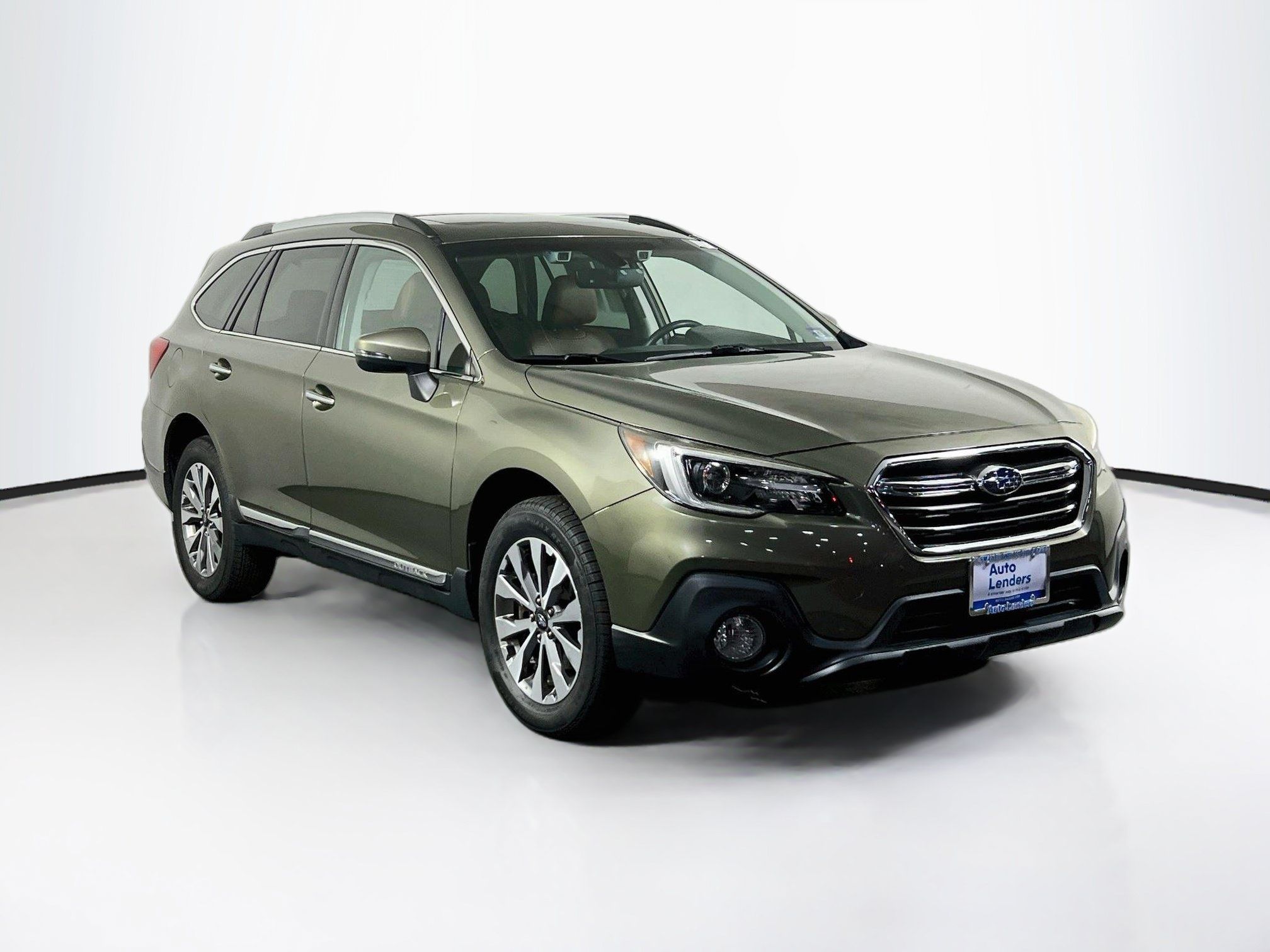 Used 2018 Subaru Outback 2.5i Touring AWD/4WD image 3