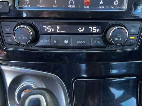 Used 2017 Nissan Maxima Platinum image 27