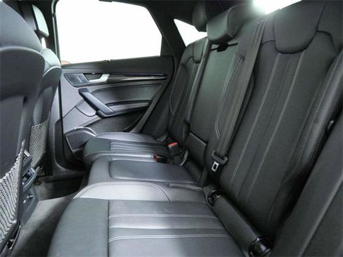 Used 2023 Audi SQ5 Prestige w/ Prestige Package image 15