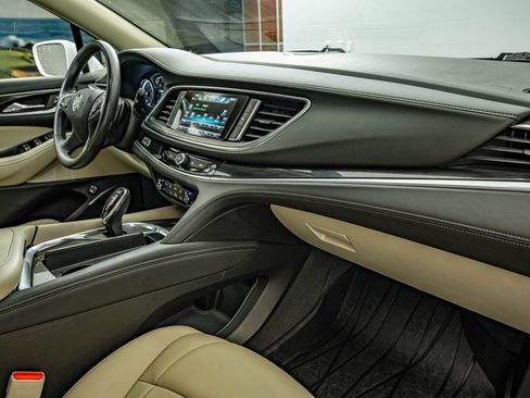 Used 2019 Buick Enclave Essence FWD image 39