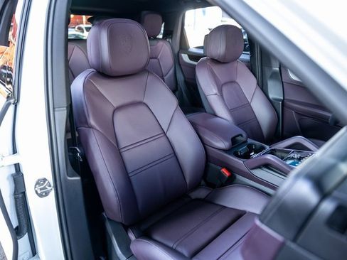 Used 2025 Porsche Cayenne S image 54