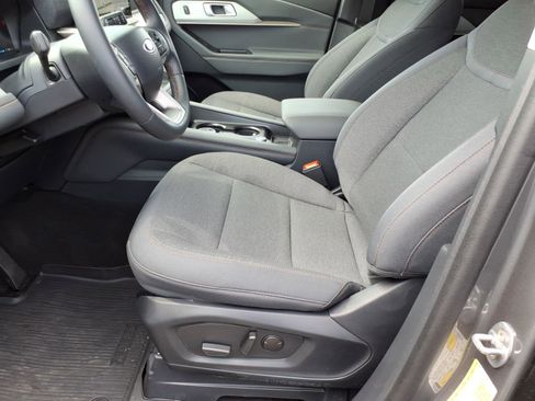 Used 2026 Ford Explorer Active AWD/4WD image 14