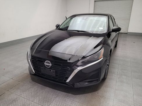 Used 2025 Nissan Altima 2.5 SV FWD image 15
