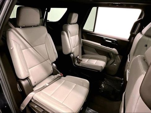 Used 2025 Chevrolet Tahoe Z71 w/ Comfort Package image 25