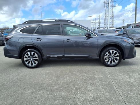 Used 2025 Subaru Outback Limited image 26
