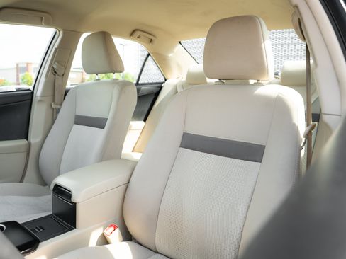 Used 2014 Toyota Camry LE FWD image 19