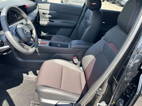 New 2026 Nissan Kicks SR w/ SR Premium Package FWD image 15