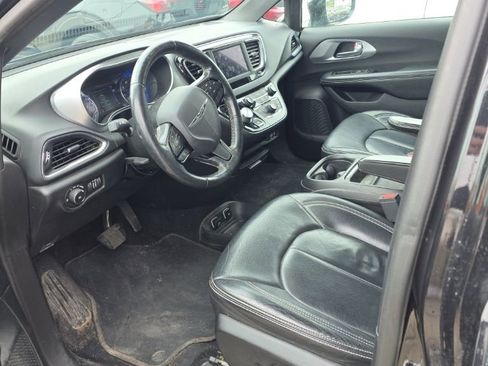 Used 2019 Chrysler Pacifica Touring Plus w/ S Appearance Package image 6