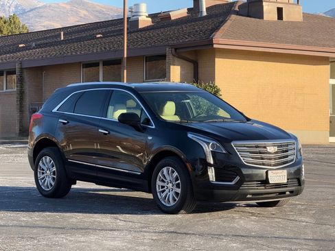 Used 2019 Cadillac XT5 Base 4dr SUV image 3