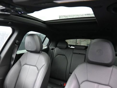 Used 2023 Alfa Romeo Stelvio Ti image 17