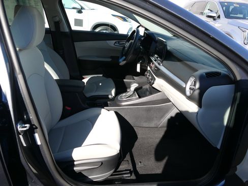 Used 2023 Kia Forte LXS w/ LXS Technology Package image 25