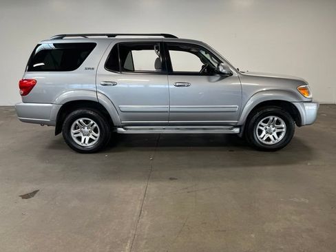 Used 2005 Toyota Sequoia SR5 RWD image 2