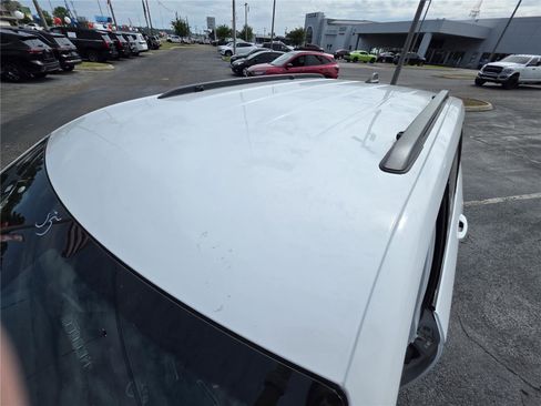 Used 2023 Jeep Grand Cherokee Altitude AWD/4WD image 29