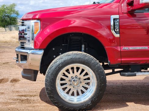 Used 2019 Ford F250 Lariat w/ Lariat Ultimate Package AWD/4WD image 6