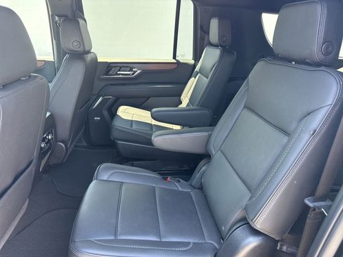 Used 2025 GMC Yukon XL Denali AWD/4WD image 15