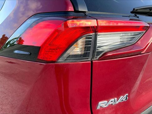 Used 2025 Toyota RAV4 LE FWD image 28