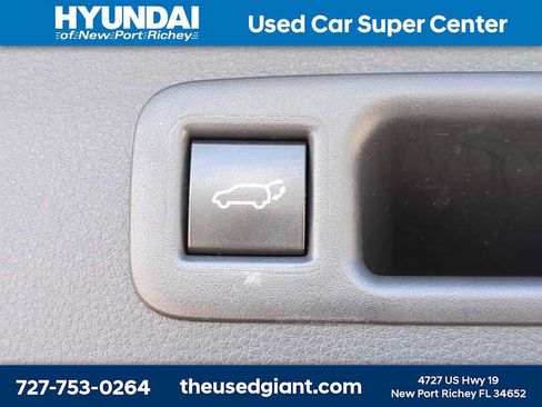 Used 2023 Toyota Highlander LE FWD image 13