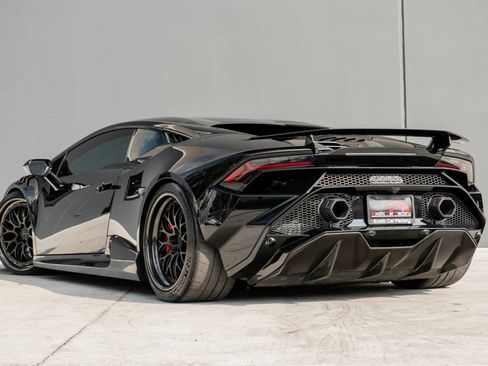 Used 2024 Lamborghini Huracan Tecnica image 9