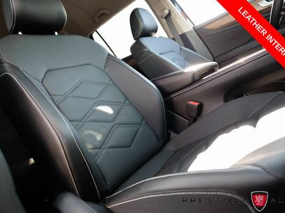 Used 2024 Volkswagen Atlas SE w/ Black Wheel Package