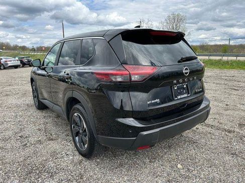 Used 2024 Nissan Rogue SV AWD/4WD image 4