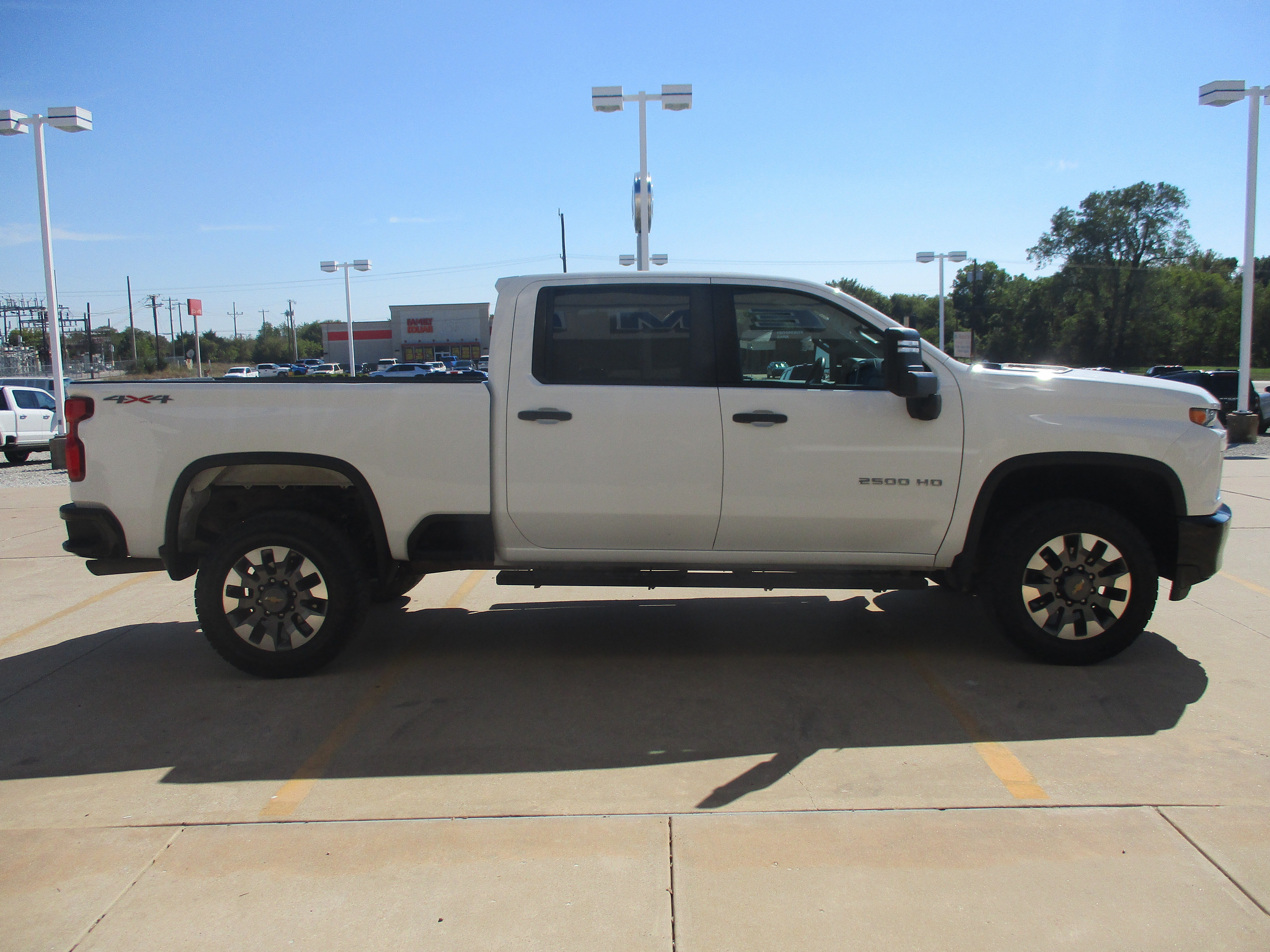 Used 2022 Chevrolet Silverado 2500 Custom w/ Custom Value Package AWD/4WD image 8